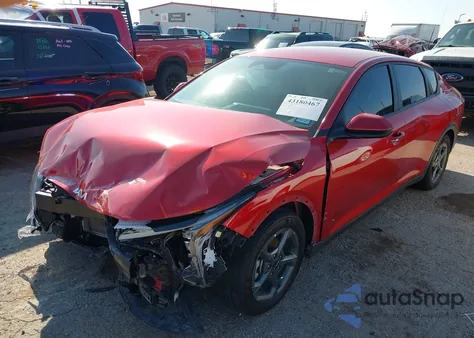 2025 Kia K4 Lxs из США, поврежденный, VIN 3KPFT4DE1SE110399